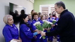 Вячеслав Гладков поздравил сотрудниц оперативных служб с Международным женских днём 