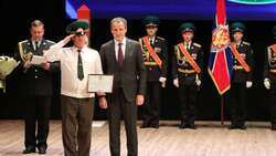 Вячеслав Гладков торжественно поздравил пограничников с праздником