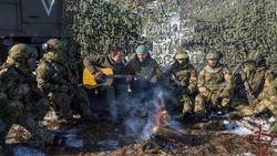 Российские артисты дали полевой концерт для участников СВО 