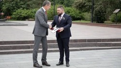 Вячеслав Гладков вручил звание «Почётный гражданин Белгородской области» Евгению Поддубному