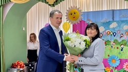 Вячеслав Гладков поздравил именинников Козинского социально-реабилитационного центра