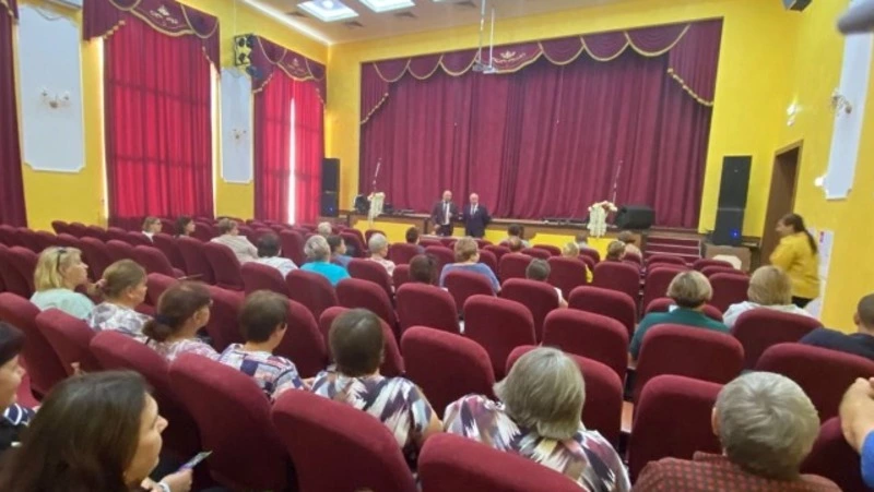 Глава Грайворонского округа встретился с жителями сёл Головчино и Хотмыжска