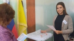 Грайворонка Анастасия Юрченко впервые приняла участие в голосовании на выборах
