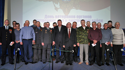 40 ветеранов ОВД и МВД округа получили благодарственные письма и медали