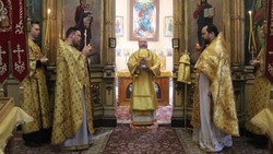Епископ Губкинский и Грайворонский Софроний совершил Божественную литургию в грайворонском храме