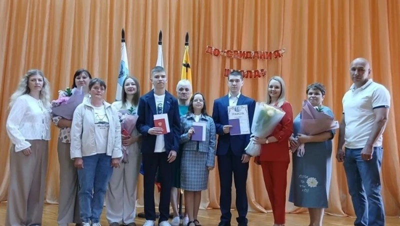 Выпускники девятого класса получили аттестаты в школе Грайворона