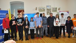 Глава Грайворонского округа вручил юным землякам паспорта 