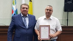 Геннадий Бондарев вручил награды грайворонцам за самоотверженность и бескорыстное служение обществу