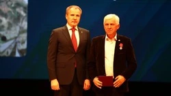 Вячеслав Гладков наградил трёх грайворонских бойцов территориальной самообороны