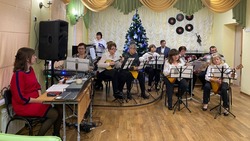 Преподаватели Грайворонской детской школы искусств подарили землякам праздничный концерт