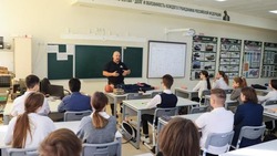 Вячеслав Гладков поручил усилить обучение детей навыкам безопасности 