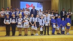 Юные грайворонцы проявили свои творческие способности в региональном слёте «В Новый год с ЮИД» 
