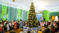 Более 300 юных белгородцев посетили первую губернаторскую новогоднюю ёлку