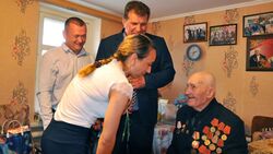 Власти поздравили ветеранов Великой Отечественной войны с Днём Победы