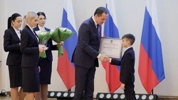 Вячеслав Гладков вручил губернаторскую стипендию 50 талантливым ребятам в номинации «Образование»