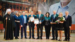 Губернатор области наградил лауреатов премии имени Алексея Угарова