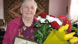 С днём рождения, ветеран. Евдокия Зверева отметила 90-летний юбилей