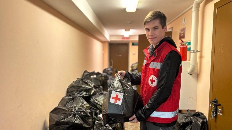 Российский Красный Крест также выдаёт гуманитарные наборы для грайворонцев