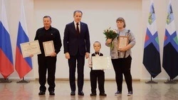 Вячеслав Гладков вручил стипендии губернатора 50 одарённым и талантливым детям Белгородской области