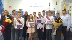 Юные грайворонцы получили аттестаты в школе им. В. Г. Шухова