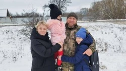 Глава Грайворонского округа вручил подарки детям многодетной семьи в Головчино