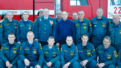 Начальник грайворонского пожарно-спасательного гарнизона поздравил коллег с праздником