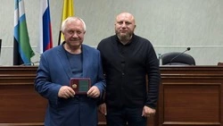 Глава Грайворонского округа вручил награды аграриям в канун профессионального праздника