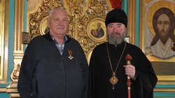 Епископ Губкинский и Грайворонский вручил награду грайворонскому меценату 
