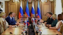 Вячеслав Гладков подписал соглашение о сотрудничестве с ЛНР