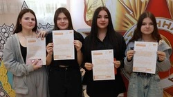 Грайворонские педагоги и культработники провели акцию «Дарю тепло» для подростков