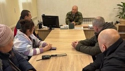 Глава Грайворонского округа Дмитрий Панков обсудил с жителями Хотмыжска вопросы безопасности