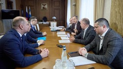 Вячеслав Гладков встретился с генеральным директором ПАО «Россети Центр» Борисом Эбзеевым