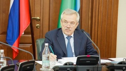 Экс-глава региона Евгений Савченко получил удостоверение сенатора Совета Федерации