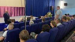 Жители переселённых сёл Грайворонского округа обсудили насущные вопросы с главой муниципалитета