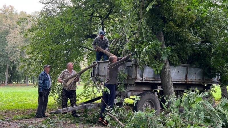 Жители грайворонского села продолжили благоустройство исторического парка