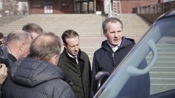 Вячеслав Гладков передал ключи от спецавтомобиля главе Грайворонского округа