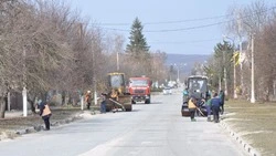 Коммунальные службы продолжили весеннюю уборку в Грайвороне