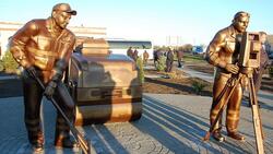 Контактная скульптура «Рабочий дорожной отрасли» открылась в Белгородской области