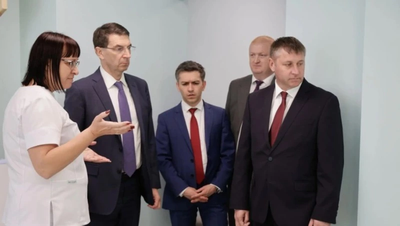 Александр Шуваев вместе с полномочным представителем президента РФ в ЦФО осмотрел поликлинику №7