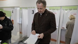 Губернатор Вячеслав Гладков проголосовал на выборах президента России