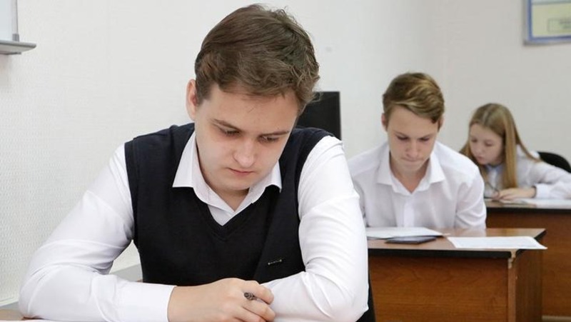 Вячеслав Гладков поделился промежуточными итогами сдачи экзаменов за первые два дня 