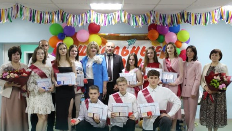 Грайворонские старшеклассники успешно завершили школьное образование